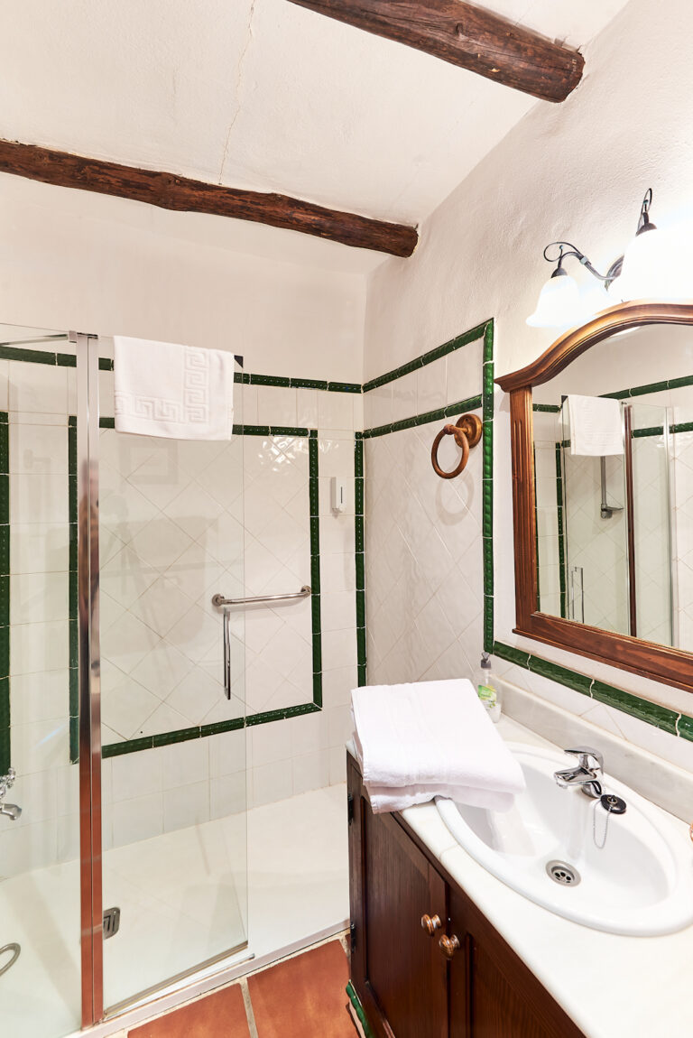 Cuarto de baño individual habitación Retama, casa rural en Hornachos, Extremadura