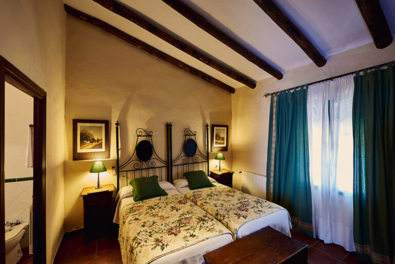 Habitación Rural "Retama" con dos camas, casa rural con 4 habitaciones en Extremadura